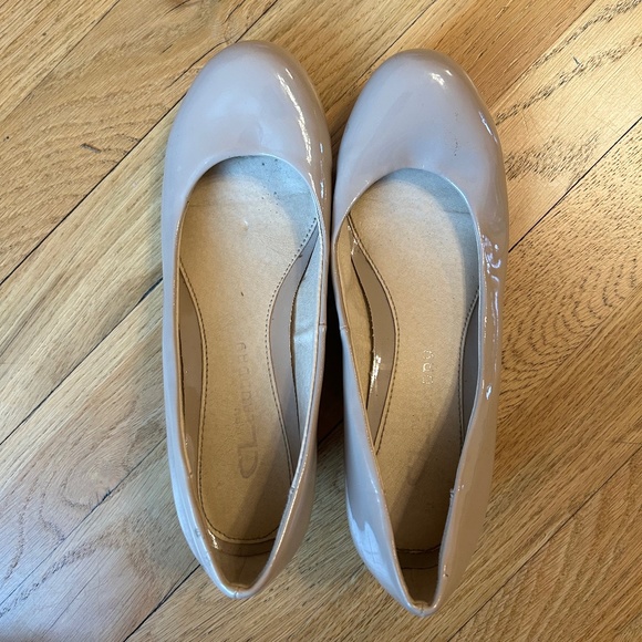 Flats - Picture 1 of 2